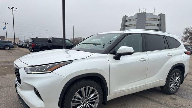 2022 Toyota Highlander Platinum