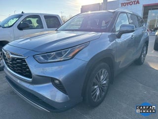 2021 Toyota Highlander with Celestial Silver Metallic Exterior