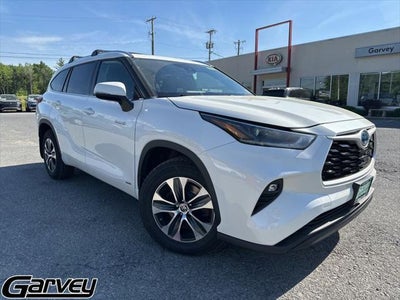 Photo of a 2021 Toyota Highlander Hybrid AWD XLE 4DR SUV for sale