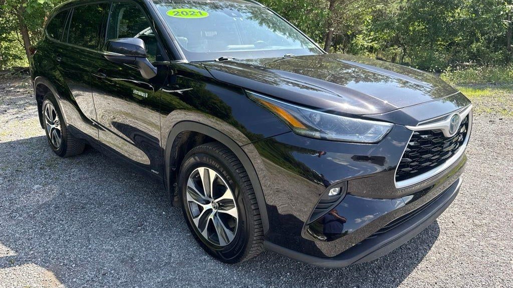 Preowned 2021 Toyota Highlander Hybrid XLE for Sale