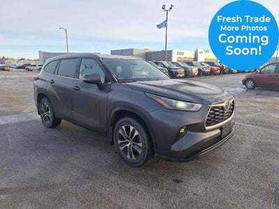 2022 Toyota Highlander Hybrid AWD XLE 4DR SUV