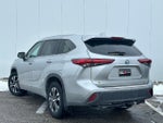 2022 Highlander Hybrid Thumbnail 3