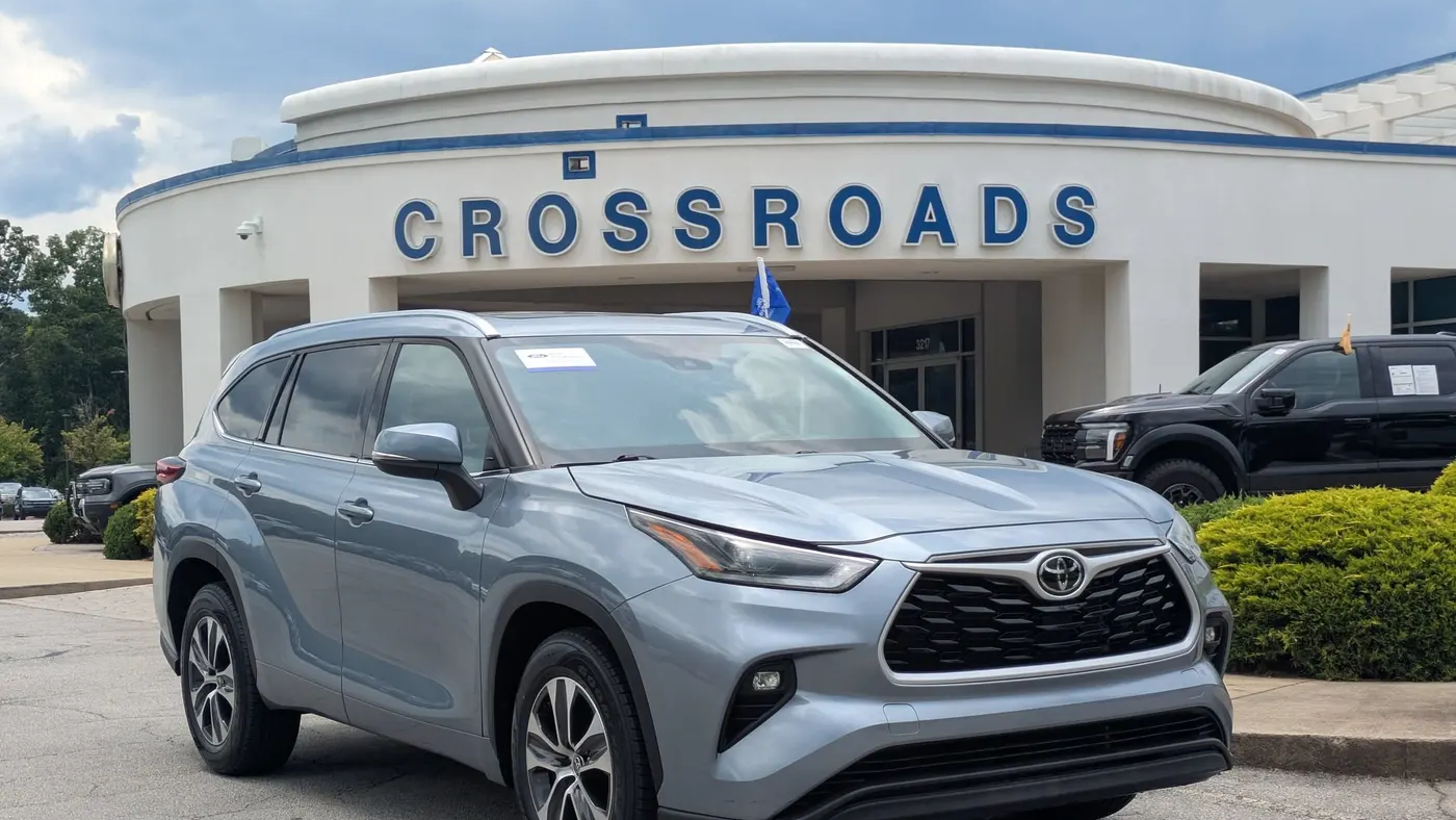 Preowned 2021 Toyota Highlander XLE for Sale