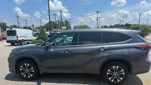 Preowned 2020 Toyota Highlander XLE for Sale