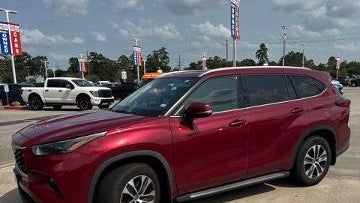 Preowned 2022 Toyota Highlander XLE for Sale