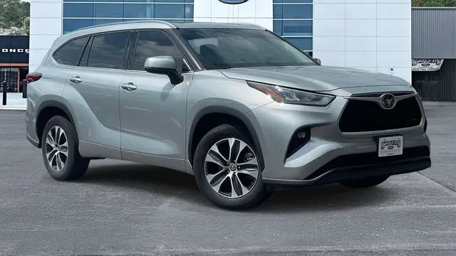 Preowned 2020 Toyota Highlander XLE for Sale