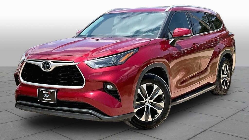 Preowned 2022 Toyota Highlander XLE for Sale