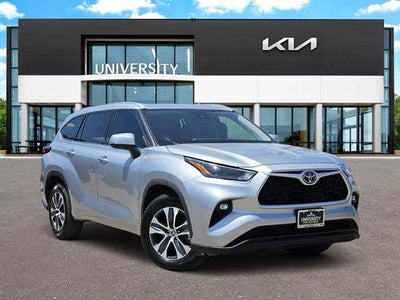 Photo of a 2022 Toyota Highlander XLE 4DR SUV for sale