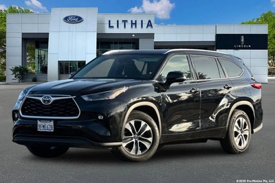 2021 Toyota Highlander XLE 4DR SUV