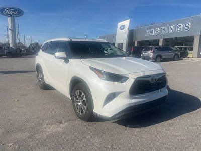 2022 Toyota Highlander XLE 4DR SUV