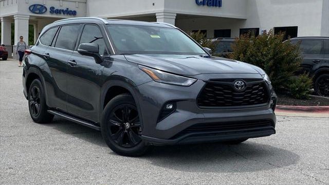 Preowned 2021 Toyota Highlander XLE for Sale