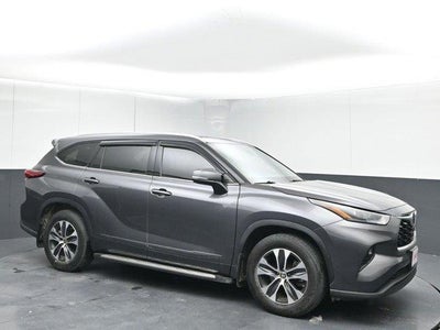 Photo of a 2022 Toyota Highlander XLE 4DR SUV for sale