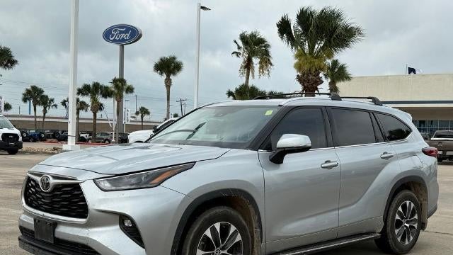 Preowned 2021 Toyota Highlander XLE for Sale