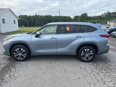 Photo of a 2020 Toyota Highlander XLE 4DR SUV for sale