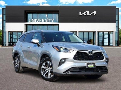 Photo of a 2022 Toyota Highlander XLE 4DR SUV for sale