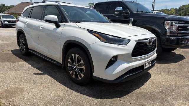 Preowned 2021 Toyota Highlander XLE for Sale