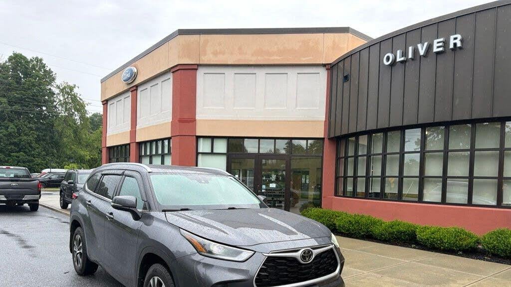 Preowned 2021 Toyota Highlander XLE for Sale