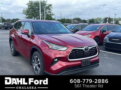 2022 Toyota Highlander AWD XLE 4DR SUV