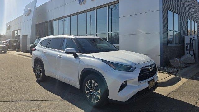 Preowned 2022 Toyota Highlander XLE for Sale