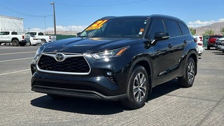 2021 Toyota Highlander with Midnight Black Metallic Exterior