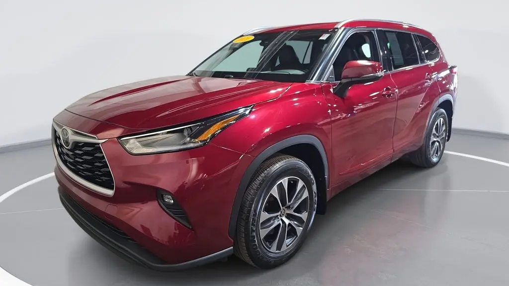 Preowned 2021 Toyota Highlander XLE for Sale