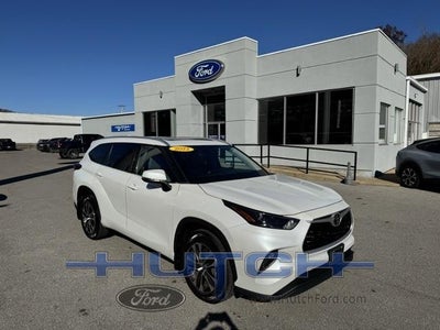 2022 Toyota Highlander AWD XLE 4DR SUV