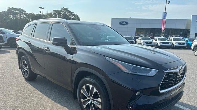 Preowned 2021 Toyota Highlander XLE for Sale