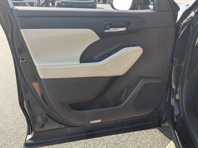 2021 Toyota Highlander - $30,992