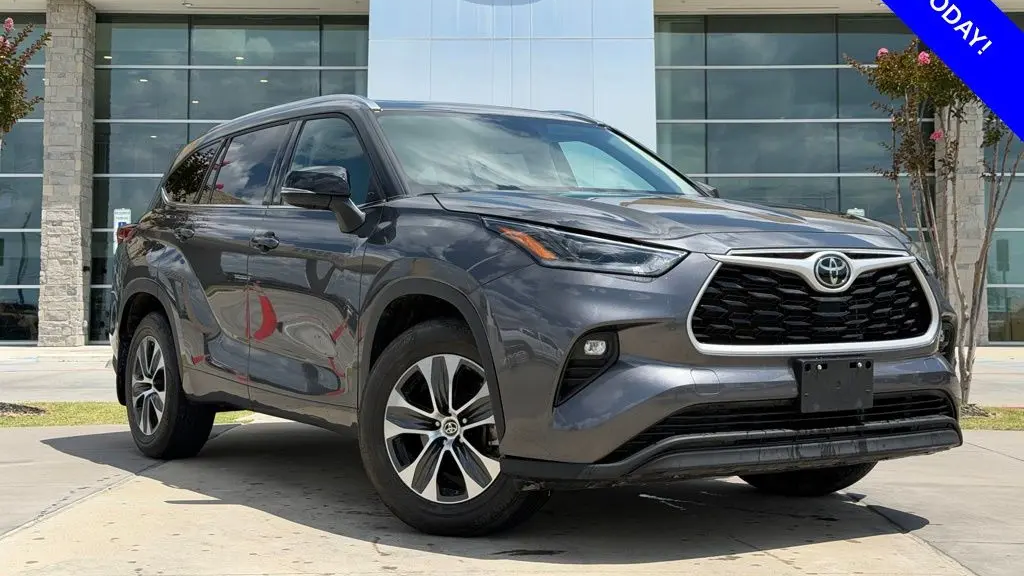Preowned 2021 Toyota Highlander XLE for Sale