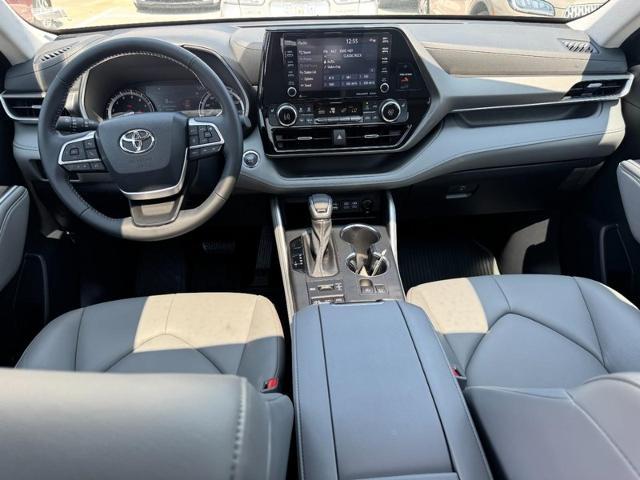 2022 Toyota Highlander - $38,995
