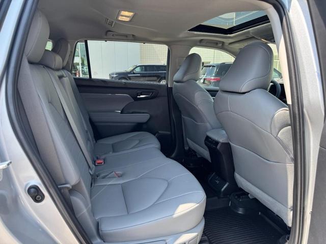 2022 Toyota Highlander - $38,995