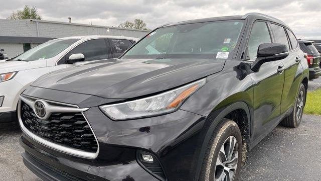 Preowned 2020 Toyota Highlander XLE for Sale