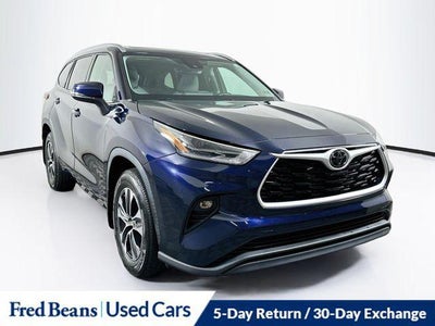 Photo of a 2021 Toyota Highlander AWD XLE 4DR SUV for sale