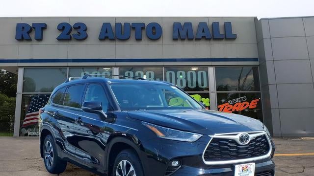 Preowned 2021 Toyota Highlander XLE for Sale