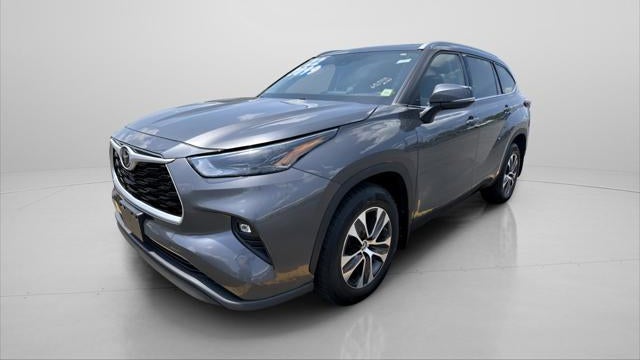Preowned 2022 Toyota Highlander XLE for Sale