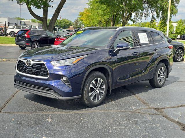 2022 Toyota Highlander XLE — photo 1 of 12