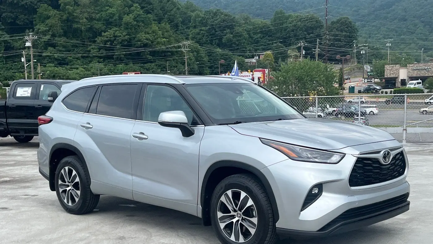 Preowned 2022 Toyota Highlander XLE for Sale