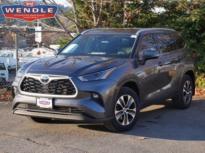 2022 Toyota Highlander AWD XLE 4DR SUV