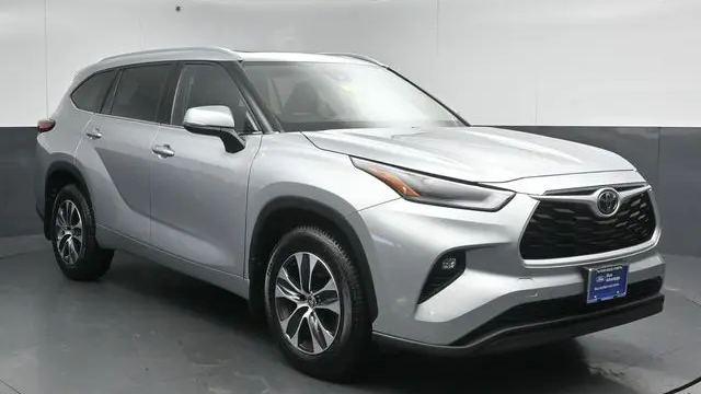 Preowned 2021 Toyota Highlander XLE for Sale