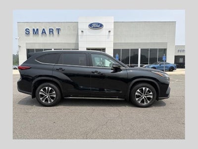 2022 Toyota Highlander AWD XLE 4DR SUV