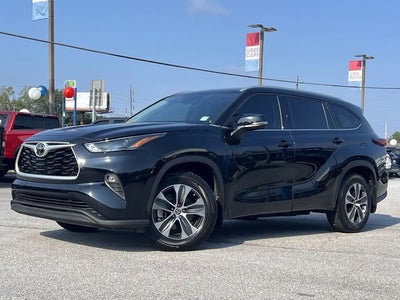 2022 Toyota Highlander AWD XLE 4DR SUV