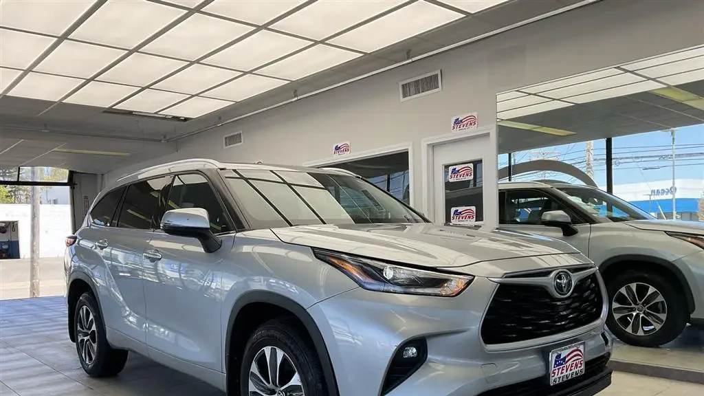 Preowned 2021 Toyota Highlander XLE for Sale