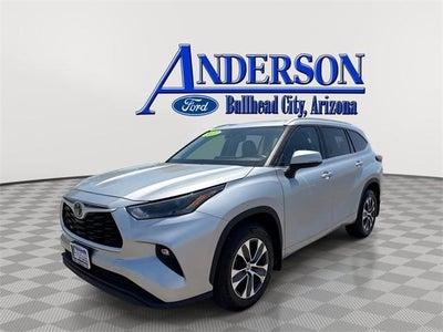 2022 Toyota Highlander AWD XLE 4DR SUV