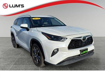 Photo of a 2022 Toyota Highlander AWD XLE 4DR SUV for sale