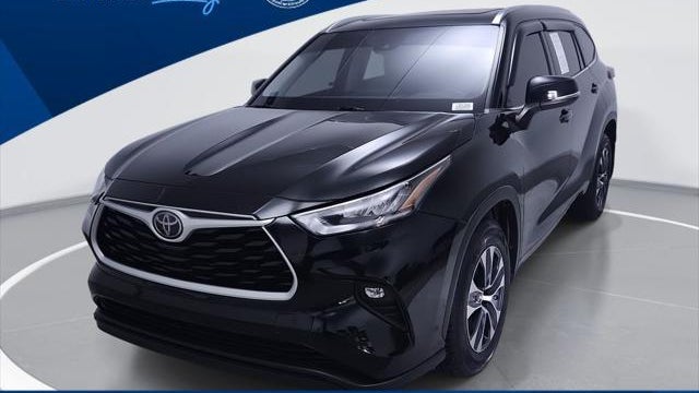 Preowned 2020 Toyota Highlander XLE for Sale