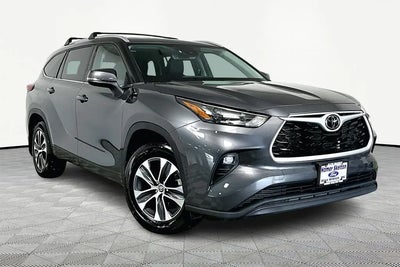 Photo of a 2022 Toyota Highlander AWD XLE 4DR SUV for sale