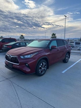 2020 Toyota Highlander with Ruby Flare Pearl Exterior