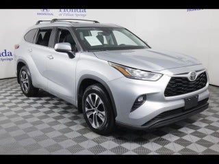 2020 Toyota Highlander with Celestialsilver Exterior