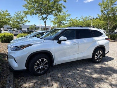 2022 Toyota Highlander AWD XLE 4DR SUV