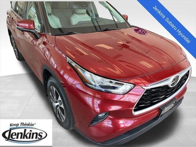 Photo of a 2020 Toyota Highlander AWD XLE 4DR SUV for sale